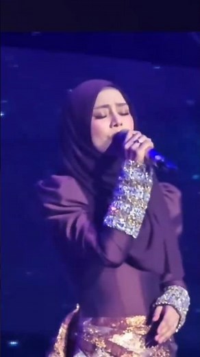 Cemara Biru song makes the audience tear up
