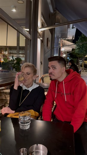 Λαμπρινή από το «Η Οικογένεια Βλάπτει» εν δράσει 15 χρόνια μετά🥹 #humor #comedy #tasostsal #shorts