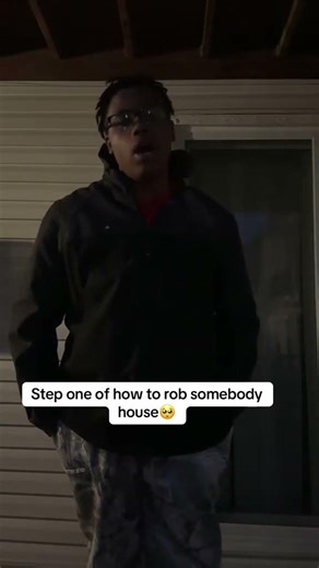 Follow for more Step one of how to rob somebody house#viral #funny #skit