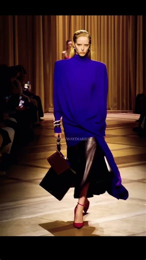 ​Structural perfection at Mugler.Abby Champion commands the runway in bold cobalt for the FW 26/27