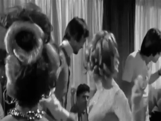 Sly & The Family Stone - Everyday People ... 🎧 Watch full this song: https://goodies.oldiesclassic.org/sly-the-family-stone-1969-everyday-people?utm_source=facebook&utm_medium=preel&utm_campaign=oldiesbutgoodiesofalltime | Oldies But Goodies Of All Time