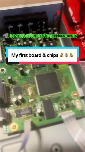 Checkout that sexy board from this old component DVD player #preciousmetals #chipboards