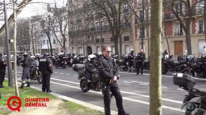 La BRAV expulse les contre-manifestants et tient les journalistes à l'écart lors de la manifestation Génération Identitaire ce 20 février 2021 à Paris Demain retrouvez le reportage intégral d'Adrien AdcaZz sur la page Facebook de QG et tous nos réseaux | QG