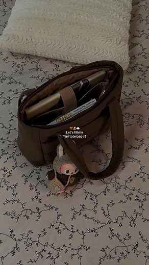 Let’s fill my mini tote bag🧸🤎☁️👜✨#bagsmart #minitotebag #minibag #totebag #everydayessentials