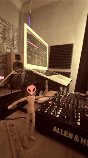 Alien Invasion with an Epic Techno Electroclash Soundtrack