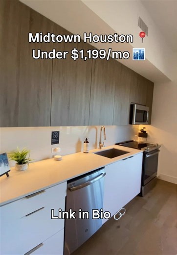 I found the ultimate Midtown high-rise hack. 🤫🏙️ Why is everyone still paying $2k for a high-rise? 📉 I just found these luxury studios in the heart of Midtown for an effective price of under $1,199/mo. You get the floor-to-ceiling windows, smart home tech, and honestly the best swim-up pool bar in Houston. 🍹☀️ This is easily the best deal in the city right now and these units won’t last. Grab the address and floor plans in my bio! 🔗 Listing 96 🎥@Houston Apartments For Rent #luxury #houston