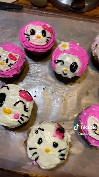 DIY Hello Kitty Cupcake Tutorial
