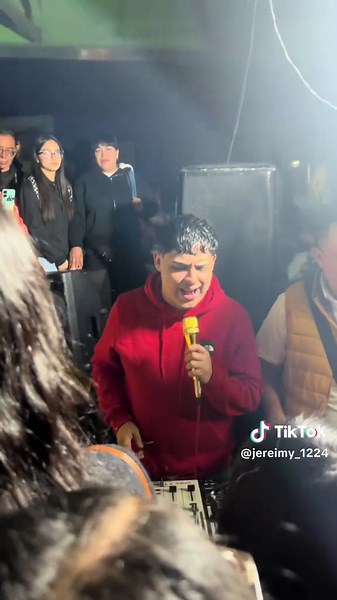 Vida Te Extraño Tanto: Cumbia Emocionante de Giovanny