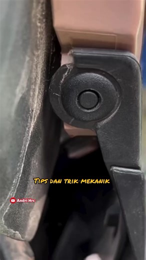How to Open the Body Cover Locking Clip in Your Vehicle