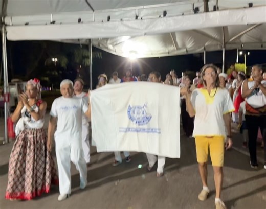 val.rosarubra.capoeira | I AFROXÉ DA CAPITAL Uma festa linda, rica em cultura, diversidade e axé! A união de boas energias tornando esse momento único! - Cortejo... | Instagram