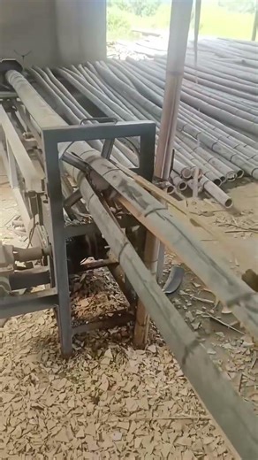 How a Bamboo Splitting Machine Works! 🌿