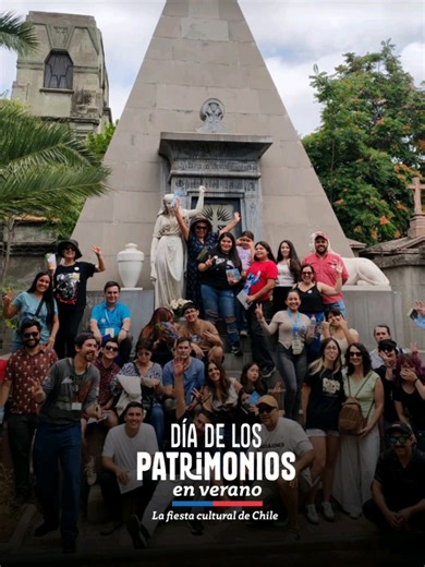 Día de los Patrimonios de Verano Desde temprano, el Cementerio General se llenó de vida. Familias, vecinas y vecinos llegaron a ser parte del Día de los Patrimonios de Verano. Pasaportes, stickers y recorridos para descubrir historias, arquitectura y memoria. Premiamos nuestro concurso de fotografía por los 204 años… y también pudimos recorrer la exposición. Caminamos por rutas como Sociedad y Arquitectura y Mujeres de Nuestra Historia, junto a autoridades, visitantes y toda la comunidad. Tuvimo