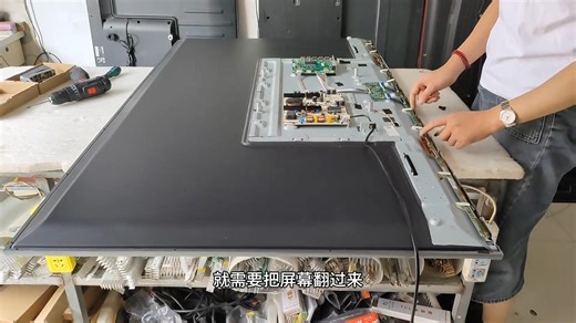女弟子跟我學了一個月，第一次更換65寸全面屏燈條#液晶電視維修 #家電維修 #液晶 #電器維修 #家電小妙招 #電子愛好者 #維修日常 | 小施家電維修
