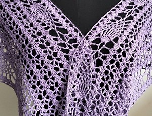 Lace summer wrap with pineapple border - free crochet pattern
