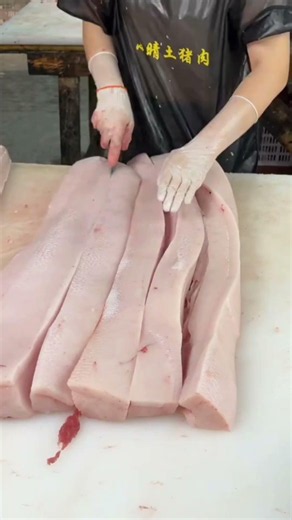 Chopping up pork fat is so satisfying!