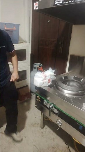 Gas stove explodes during kitchen mishap in Hunan, China