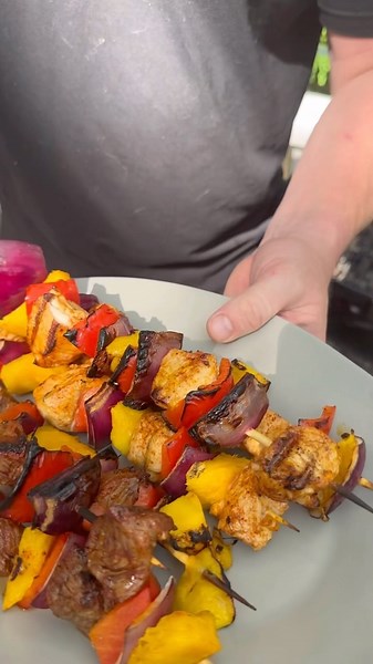 Ladies if you can’t appreciate his fruit jokes you gotta that that man-go 🥭 | mealssheeats