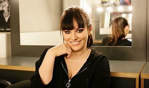 Z TEJTO fotky srší láska! Ewa Farna s rodinkou pod stromčekom