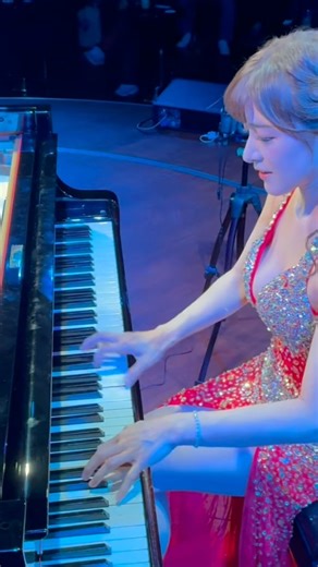 Riyoko Takagi 高木里代子 on Instagram: "My new original song「The Sleepwalker」 Riyoko Takagi(p) Yosuke Inoue(b) Naoki Yamamoto(ds) Now available on my YouTube! The video link is on my story or bio. 【やばい新作ライブ映像をアップ！】 またまた、ヤバい新作ライブ映像を公開しました。 今年春に品川EXで行ったライブ映像で、 まだ未収録の新曲オリジナル「The Sleepwalker」 (これ、夢遊病って意味なんですが…) ラテンの気持ち良いリズムの中で、 超絶ドラムとベースが冴え渡りまくっていきます。 ピアノもトリオも終盤にかけヒートアップ。 このお二人の演奏もマジ神がかりなんですが、 映像も高音質、高画質な上に素晴らしい構成！ 実は年内12月末に発売予定のライブ映像DVDも この上をいく仕上がりなので皆様お楽しみに…😍 この先もヤバい映像（笑）どんどん わたしのYouTubeに公開していく