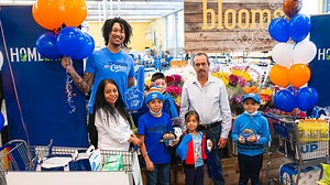 Oklahoma City Thunder's Jaylin Williams helps family with grocery shopping
