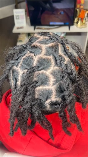 Loose hair ➝ perfectly mature locs Instant Starter Locks,Using the crochet needle method to instantly transform: • Loose natural hair • Soft curls • Even straight hair textures This technique creates neat, mature-looking locs from day one—no long awkward phase. 📩 Inbox me or click the link in bio to book your appointment. #InstantStarterLocks #CrochetLocs #LocTransformation #StarterLocs #InstantLocs NaturalHairJourney LocMethod | Instantroyalty