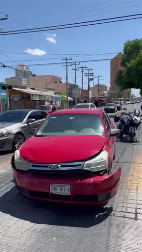 Impactante choque en Chihuahua: Ford Focus y Versa involucrados