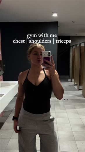 let’s hit some uppers 💅🏼💪🏽❤️‍🔥 #gym #fitness #upperbody #fyp