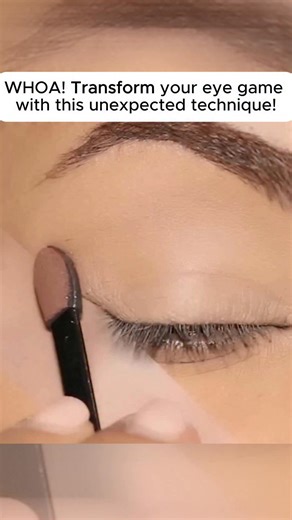 Lift, elongate, mesmerize - the easiest foxy eye 💫 #reels #cateye #makeuptutorial #hoodedeyes | Smitha Deepak