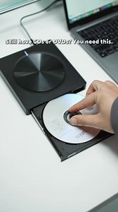 📀 The perfect companion for lightweight laptops! A multifunctional external DVD burner hub that restores your optical drive and expands connectivity. 🔌 4-port USB 3.0 expansion – connect multiple devices such as keyboards, mice and USB drives simultaneously 💿 Read/burn CDs/DVDs – install software, watch movies, back up data 📸 Built-in SD/TF card reader – quickly transfer files from cameras and mobile phones 💼 Ultra-thin portable design – hidden cables, non-slip base, fits easily into a back