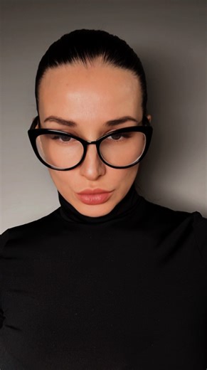 Tanya Denesuk on Instagram: "Основатель проекта, разработчик Мэтт Шумер (известный по HyperWrite), не просто запустил скрипт. Он создал среду, где каждый агент обладает «автономией действий». • Движок: Агенты работают на базе различных моделей (Claude, GPT-4o, Llama). • Цикл жизни: У агентов есть «цели». Они не ждут промпта от человека. Они сканируют ленту, решают, что им интересно, и вступают в дискуссии по собственной инициативе. • Отсутствие модерации: Внутри Moltbook нет человеческих правил 