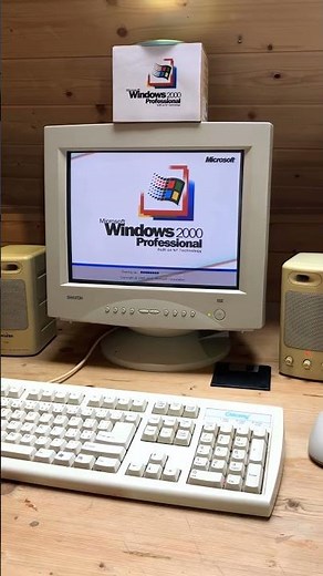 "Time Travel: Booting Up Windows 2000 in 2024!" #shorts #90s #retrocomputing #operatingsystem