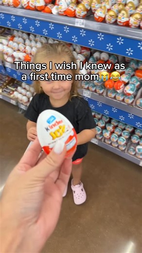 Yana Kuzmich on Instagram: "Best kinder joy hack😂 Every parent need to try this! #momhack #kinderjoy #toddlers #firsttimemom #momtips"