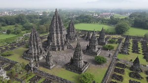 Les paysages luxuriants de Java dévoilés lors d'une visite aérienne à couper le souffle