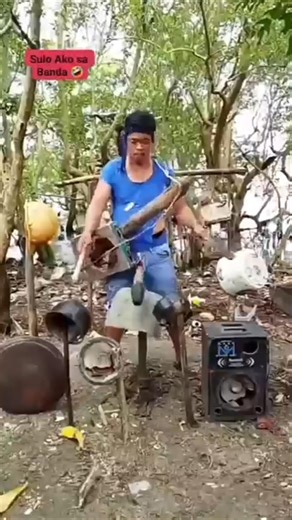 #NNDFunny haha😂🤣That's so funny, what instrument is he playing?