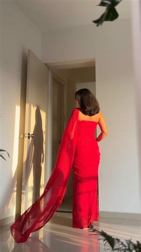 मेघा देशमुख 🪷 on Instagram: "This Co-ord Set is straight out of my Pinterest Moodboard. Comment Link/ for 🔗 . . . . . [shorthair hairstyles, short haircut, 90s inspired fashion, recreating Bollywood look, Pinterest inspo, affordable date night outfit ] . #shorthairlove #pinterestfashion #90sfashion #y2kfashion #datenightoutfit"