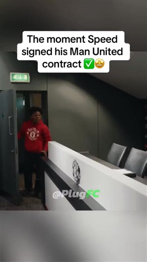 The moment Speed signed his Man United contract #ishowspeed #fyp #viral @IShowSpeed | Plug FC
