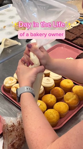 Efficient Bakery Day with Microsoft Surface Go 4 | CDW Partnership
