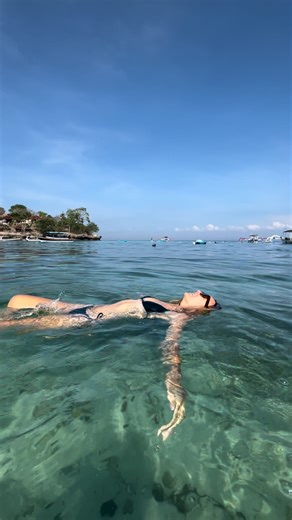 Selina Naomi | Transformation Facilitator • DJ • Mentor on Instagram: "VLOG005 in my DJ DIARY 🔥 Big news!! Ich lege auf dem „The Horny Way Deluxe Retreat“ von @fmnn.cstsy für Unternehmerinnen auf 💃 Ekstase als weibliche Power im Business freischalten? That’s where we’re going in 2026! Luxus. Tantra. Embodiment. 02.-09. März 2026 | 📍 Koh Samui Thailand Sende mir eine DM mit „Ekstase“ und nimm den letzten Platz ein!! #howtobecomeadj #tantra #lust #ekstase #feminineleadership"