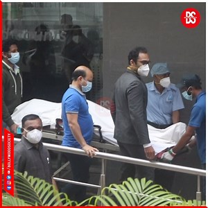 Legendary Actor Dilip Kumar Dies At 98 In Mumbai A lot of hearts are broken on the demise of Dilip Sahab, much like this lady who couldn't control her emotions waiting outside his house 💔🥺See Dilip Ji taken toward his home for the last rites and the rituals... #DilipKumar #RIP | Bollywood Society