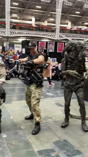 Alien + Pals #alien #colonialmarines #aliens