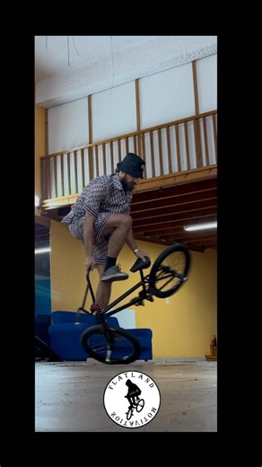 FM x CD x M #bmx #flatland #motivation #instabmx #flatlandbmx #indoor #homespot #hautecouture 🚫⏳