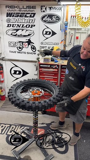AT82 @ridedunlop install for @jaredhicks517 @dirtbikemag For @glenhelenraceway Vet race 👏👏 #tirechange Go to our LinkTree in profile for latest podcast, videos, stories & discount links. Email me tech questions or for free tire stand drawings. @ridedunlop @wisecopistoninc @prox_racing_parts @jepistons @fmf73 @decalworks @odi_moto @unifilter @worksconnection @rekluse_motorsports @cometicgasket @klotz1959 @motionpro @mxplastics @cardosystems @vintco_usa @blasterproducts @arclevers @streamline_br