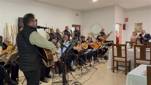 Bodas de oro de Pepe y Estrella. Ayer jugábamos en casa, estuvimos acompañando a nuestro compañero, amigo y uno de los fundadores del grupo, Pepe Mancera, que celebró sus bodas de oro junto a su querida Estrella. FELICIDADES Y A POR OTROS 50 | VocesyCuerdas MedioSiglo Despues
