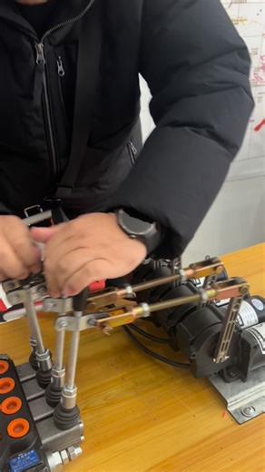 Kai Yang on Instagram: "4-way wireless remote control, 12/24V crane wireless proportional remote control, crane wireless remote control, good micro-motion, simple installation, waterproof, remote control distance of 500 meters.#crane #cranetruck #cranes #craneoperator #cranelove cranework cranelife cranesafety craneindia driver reels viralreels tata hitachi ashokleyland volvo volvotrucks icb Fassi Palfinger HMF Effer PM UNIC transport hydraulic vinc kren remotecontrolcraneoperator"