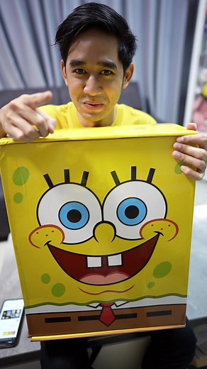 Laugh like SpongeBob on his 25th Anniversary! Watch SpongeBob host Kids' Choice Awards!