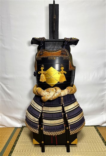 Authentic Japanese samurai armor, life-size, wearable and displayable. Takeda Shingen's armor, featuring the Takeda family crest. - Etsy 日本