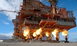 As Aker BP is upgrading the gigantic Valhall field for another 40 years of production the original platforms from the early 1980s have been removed from the field and transported to Aker Solutions’ facilities at Stord. There, the old giants will be dismantled and as much as 98 percent of the structures will be recycled, giving new life to valuable raw materials such as high-grade steel👏🏽. Once the platform has been emptied, the next step of the recycling project is to topple the structure so t