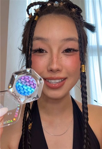 Blue Glitter Dewy Makeup: Sparkling Blue Eyeshadow Look