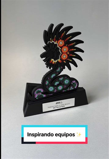 Nos encantó formar parte del evento de @axiscommunications con estos reconocimientos que buscan reconocer e inspirar a equipos increíbles ✨🏆 #regaloscorporativos #colectivodimetria #hechoenmexico #diseñomx #artewixárika