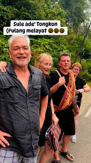 Toraja tour came back from the funeral ceremony #torajatour #funeralceremony #trditionalritual #reelsvideoシ #reelsviralシ #reelsviralシfb TAMBAH PENGIKUT FACEBOOK Pro Sorotan Sorotan | Hendrik Sampe